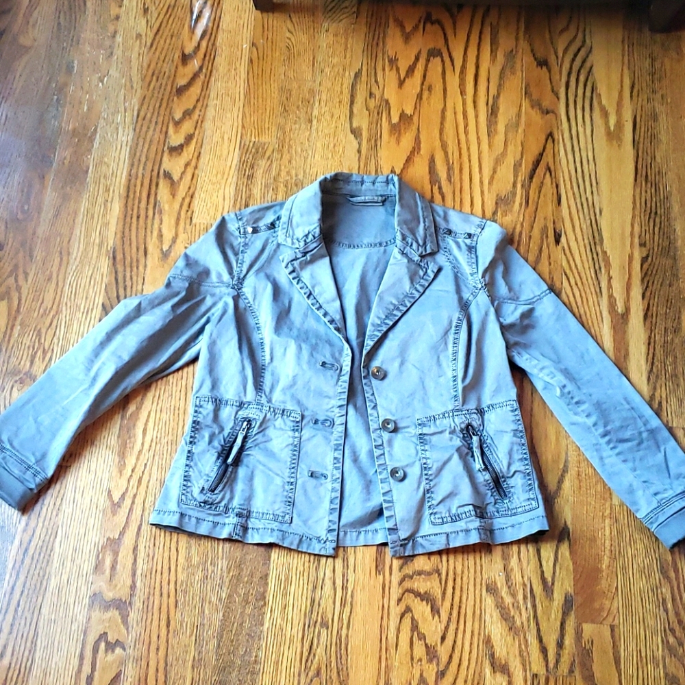 Light weight jacket